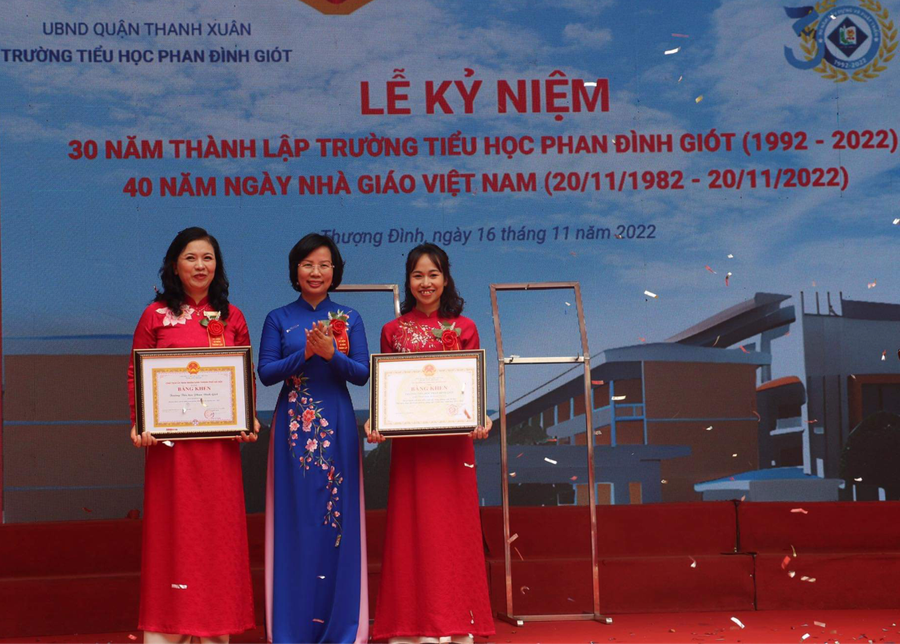 Đạt nhiều thành tích trong dạy và học Đạt nhiều thành tích trong dạy và học