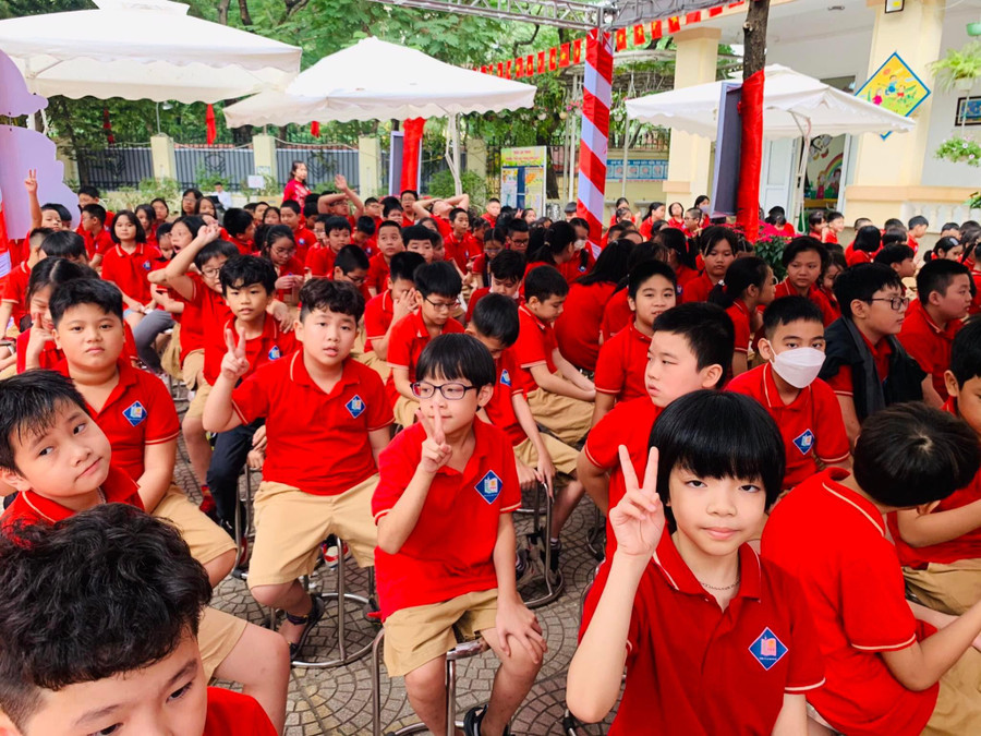 Học sinh Trường Tiểu học Phan Đình Giót (Thanh Xuân, Hà Nội). Học sinh Trường Tiểu học Phan Đình Giót (Thanh Xuân, Hà Nội).