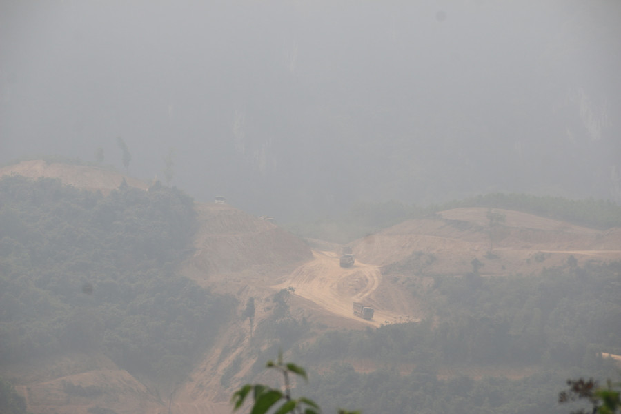 Ngày 7/5/2023, Công ty TNHH Legacy Riverside tiến hành san gạt đất và vận chuyển đất tại xóm Vé, xã Tân Vinh.