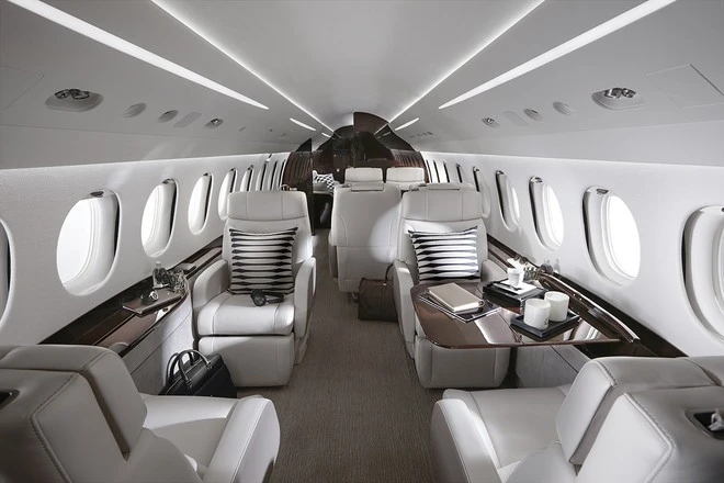 Nội thất bên trong một chiếc Falcon 8X. Ảnh: Dassault Falcon.