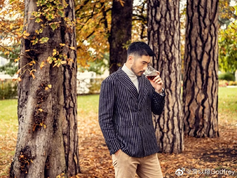 Ngày 27/11, truyền thông Trung Quốc đưa tin Cao Dĩ Tường qua đời khi đang ghi hình một show truyền hình vận động cường độ cao, hưởng dương 35 tuổi. Nam diễn viên bị đột tử do kiệt sức, nhập viện trong tình trạng tim ngừng đập.