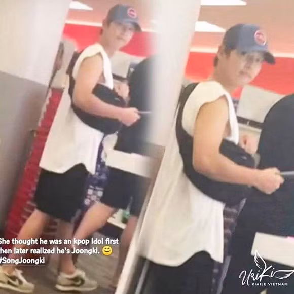 Sau thời gian bị chê bai xuống sắc hậu ly hôn Song Hye Kyo, Song Joong Ki lấy lại phong độ và còn được khen ngợi điều này - Ảnh 2.