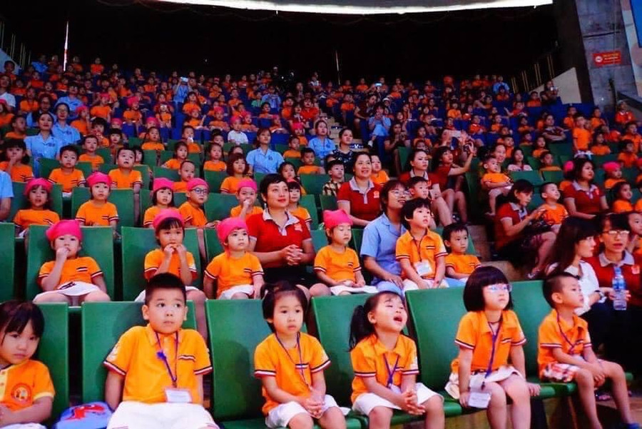 Công ty Du lịch Minh Trung tổ chức cho học sinh mầm non đến thưởng thức các tiết mục xiếc của Liên đoàn Xiếc Việt Nam. Ảnh: MT.