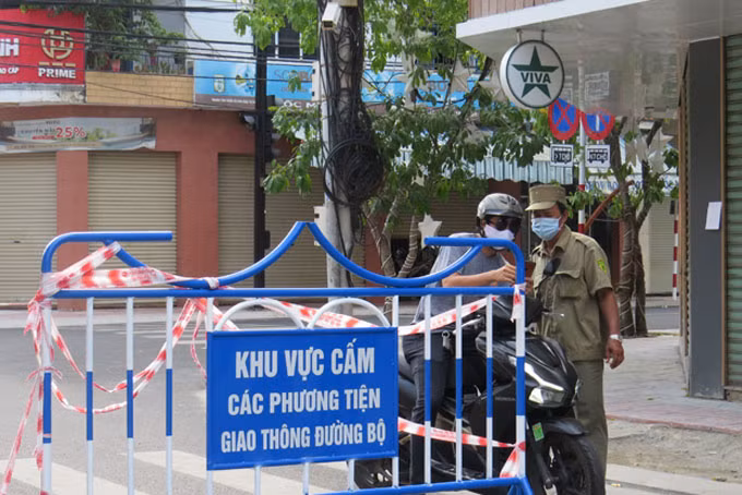 Một chốt kiểm soát dịch bệnh ở TP. Nha Trang. Ảnh: Báo Khánh Hòa.