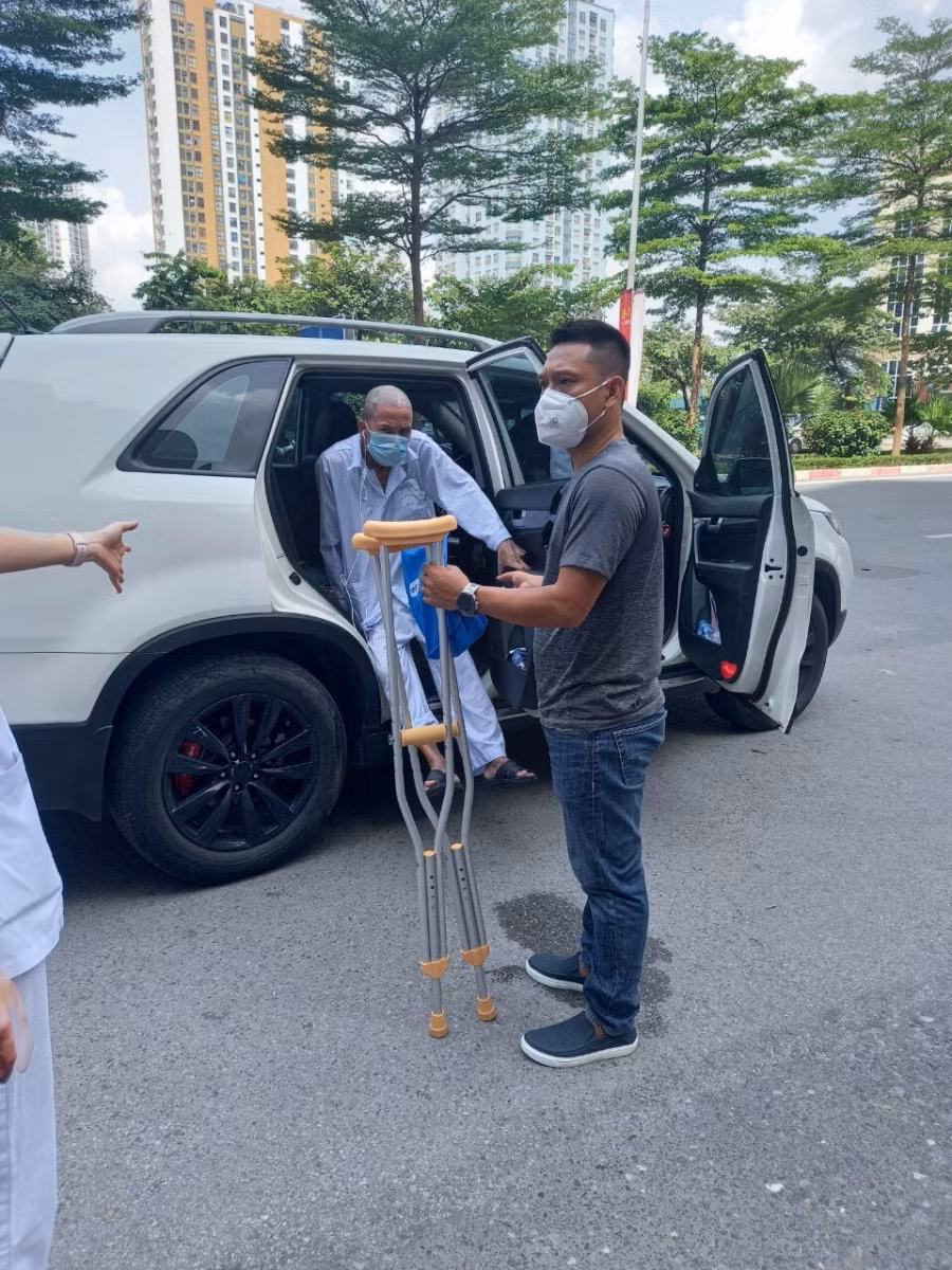 Hơn 1 năm qua, các thành viên nhóm “Những chuyến xe yêu thương” hoạt động đều đặn, dựa trên sự nhiệt tình và cái tâm của mỗi người. Nguồn: Zing.