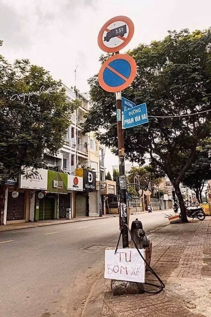 Có nhiều góp nhiều, có ít góp ít nhưng vẫn đầy nghĩa tình yêu thương. Tất cả đều cùng chung một mục đích đó là san sẻ, đồng hành cùng người dân chung một nước vượt qua khoảng thời gian khó khăn. Nguồn: VTC.