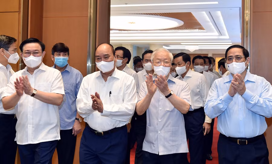 Tổng Bí thư Nguyễn Phú Trọng, Chủ tịch nước Nguyễn Xuân Phúc, Thủ tướng Chính phủ Phạm Minh Chính, Chủ tịch Quốc hội Vương Đình Huệ tới dự Phiên họp. Nguồn: VGP.