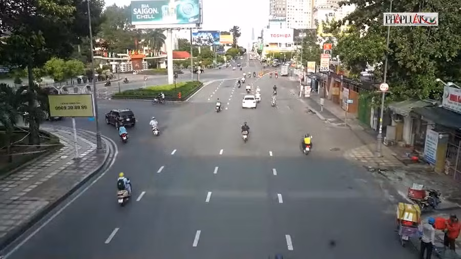 Nhiều tuyến đường chính liên quận như Hoàng Văn Thụ, Cộng Hòa, Cách Mạng Tháng 8, Sư Vạn Hạnh,... mật độ xe đi lại vẫn còn đông đúc. Nguồn: PLO.