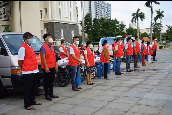 Đội tiêm vắc xin Covid-19 lưu động đầu tiên tại TP Hồ Chí Minh. Ảnh: NLĐ.