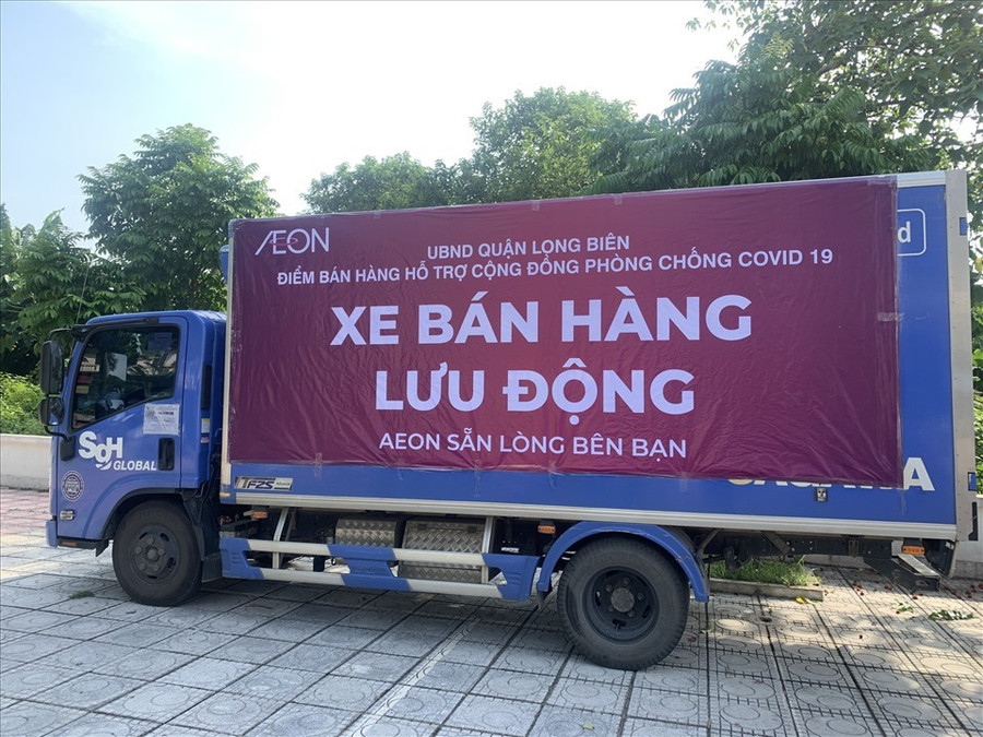 Hà Nội triển khai điểm bán hàng lưu động trong thời gian giãn cách xã hội. Ảnh: Phạm Đông.