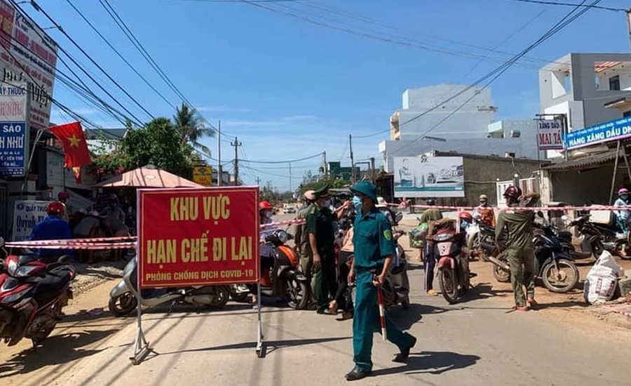 Một trong các chốt kiểm soát ra vào phường Tam Quan Bắc, thị xã Hoài Nhơn, tỉnh Bình Định. Ảnh: VOV.