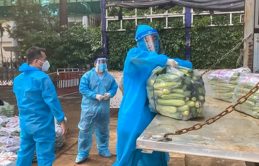 Những ‘Chuyến xe thực phẩm 0 đồng’ ấm áp nghĩa tình trong thời đại dịch Covid-19. Nguồn: TTXVN.