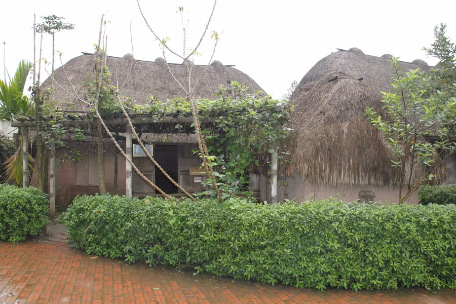 Mỗi khu nhà đại diện cho một tầng lớp khác nhau trong xã hội cũ.