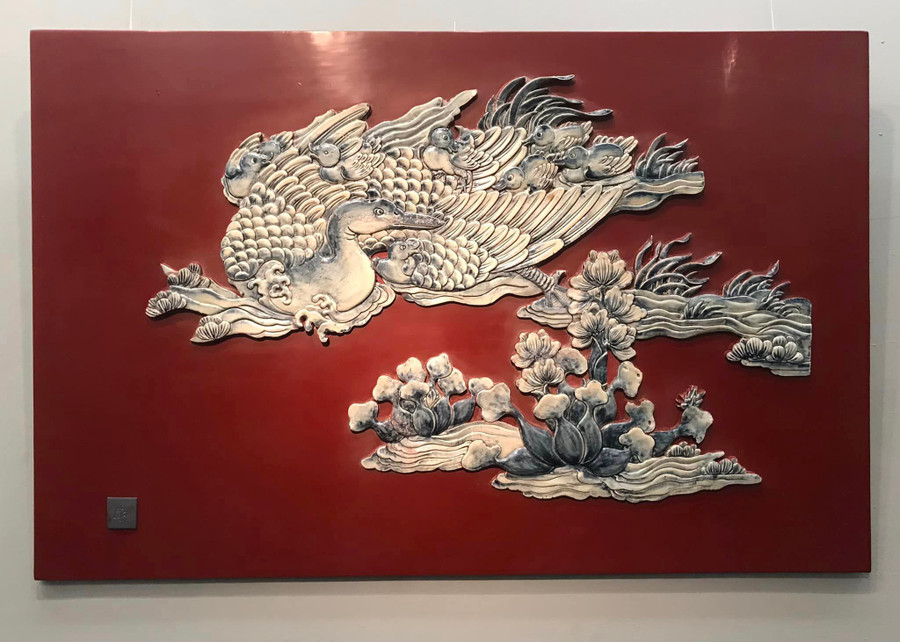 Tác phẩm trong triển lãm 'Linh thú thời nay' thể hiện sự độc đáo giữa kế thừa tinh hoa và phát triển cái mới. Tác phẩm trong triển lãm 'Linh thú thời nay' thể hiện sự độc đáo giữa kế thừa tinh hoa và phát triển cái mới.