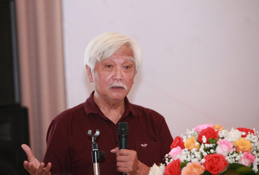 Nhà sử học Dương Trung Quốc tại Hội thảo 'Uống có trách nhiệm'. Nhà sử học Dương Trung Quốc tại Hội thảo 'Uống có trách nhiệm'.