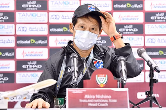 HLV Akira Nishino chịu nhiều áp lực trước cuộc đối đầu Thái Lan với UAE.
