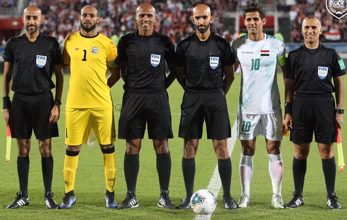 Trọng tài Ahmad Al Ali (thứ ba từ phải sang) sẽ bắt chính trận Việt Nam - Indonesia.