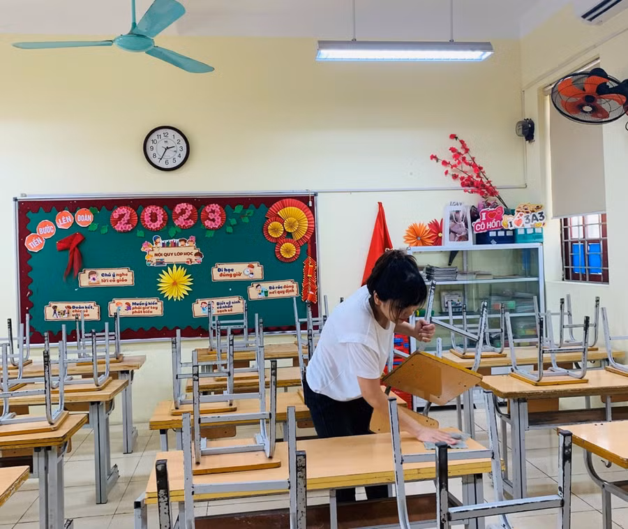 Giữ gìn trường lớp sạch sẽ nhằm phòng chống dịch bệnh hiệu quả. Ảnh: INT