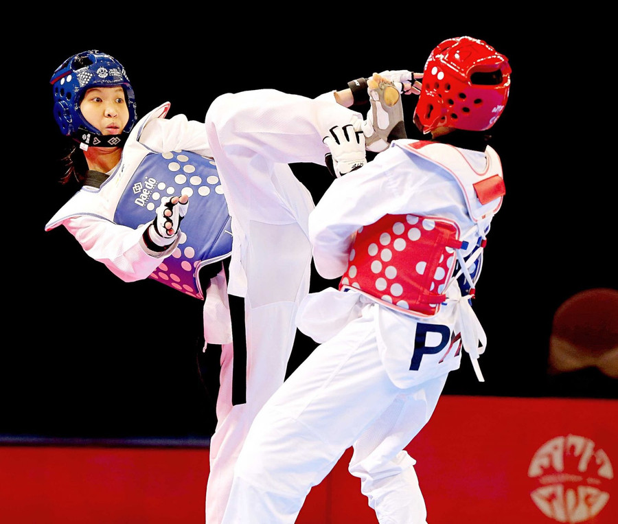 Võ sĩ taekwondo Trương Thị Kim Tuyền (bên trái). Ảnh: INT