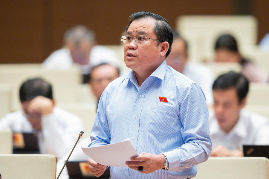 Đại biểu Quốc hội Nguyễn Tâm Hùng. Đại biểu Quốc hội Nguyễn Tâm Hùng.