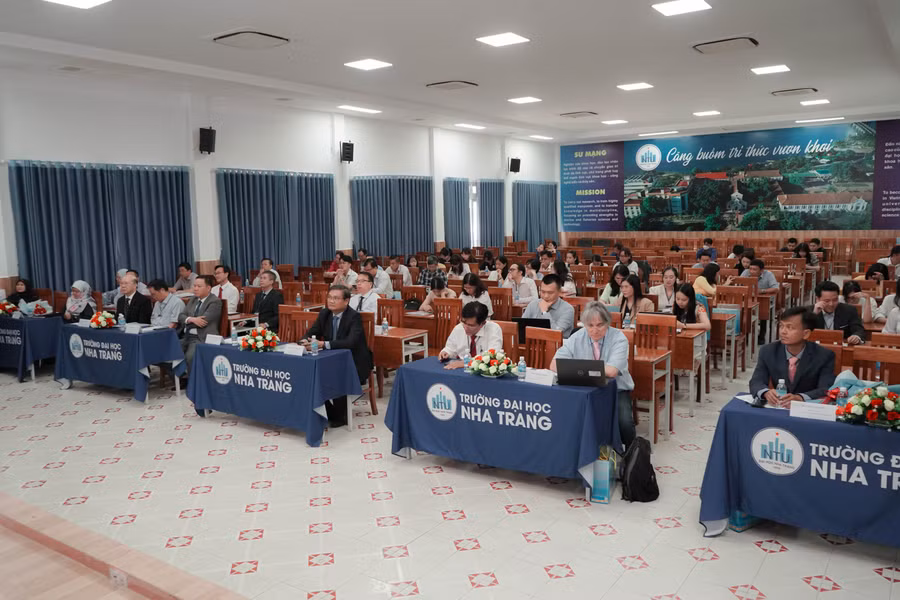 Toàn cảnh hội thảo Phát triển bền vững trong Kế toán, Kiểm toán, Tài chính và Quản trị.