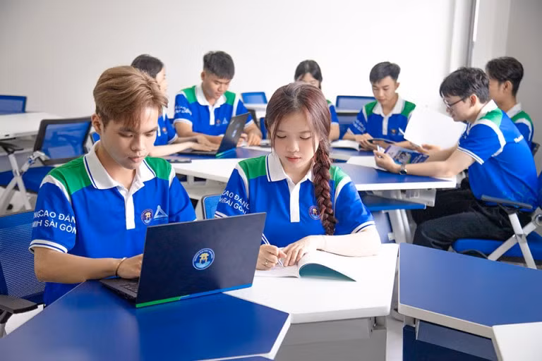 Chọn chương trình đại học 2 giai đoạn, các bạn được thụ hưởng chất lượng đào tạo và các tiện ích của Đại học Văn Hiến