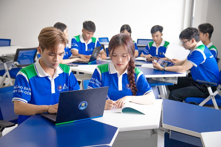 Chọn chương trình đại học 2 giai đoạn, các bạn được thụ hưởng chất lượng đào tạo và các tiện ích của Đại học Văn Hiến Chọn chương trình đại học 2 giai đoạn, các bạn được thụ hưởng chất lượng đào tạo và các tiện ích của Đại học Văn Hiến