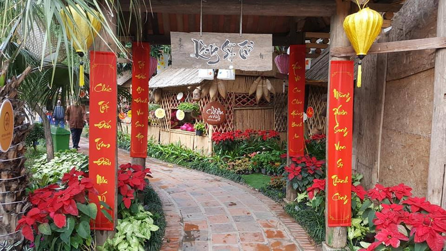 Phố ông đồ đã chuẩn bị chu đáo đón khách dịp năm mới. Phố ông đồ đã chuẩn bị chu đáo đón khách dịp năm mới.