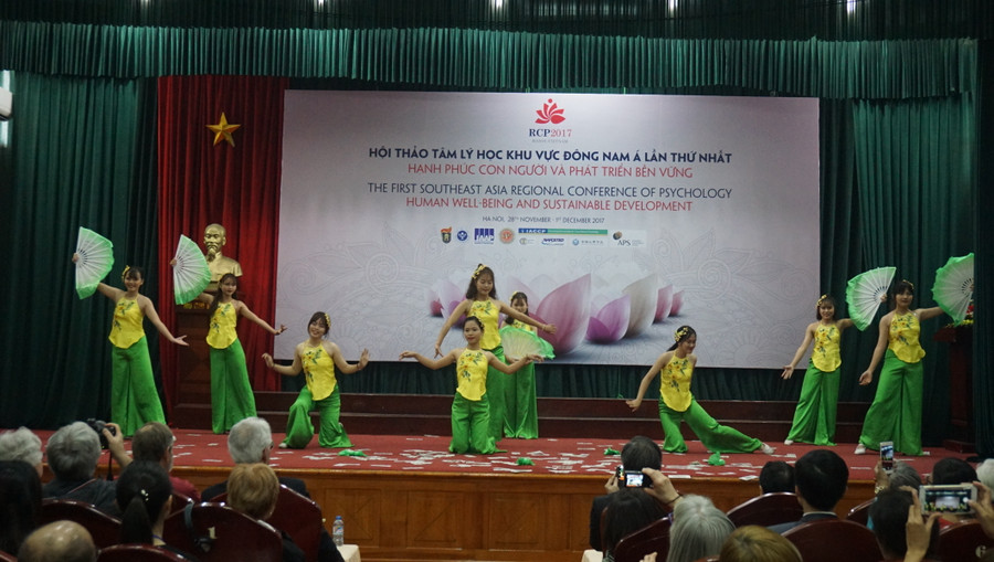 Tiết mục văn nghệ chào mừng khai mạc Hội thảo