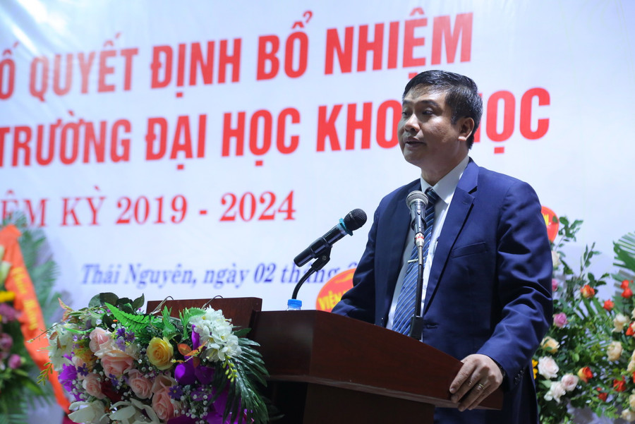 PGS.TS Nguyễn Văn Đăng phát biểu tại buổi lễ PGS.TS Nguyễn Văn Đăng phát biểu tại buổi lễ