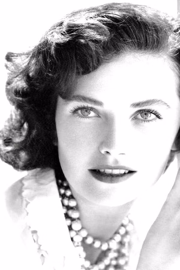 Diễn viên Sandra Knight.