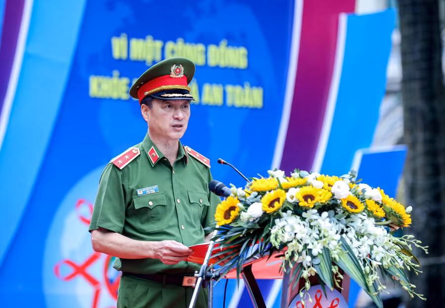 Trung tướng Nguyễn Duy Ngọc - Thứ trưởng Bộ Công an phát biểu tại lễ mít tinh sáng 23/6