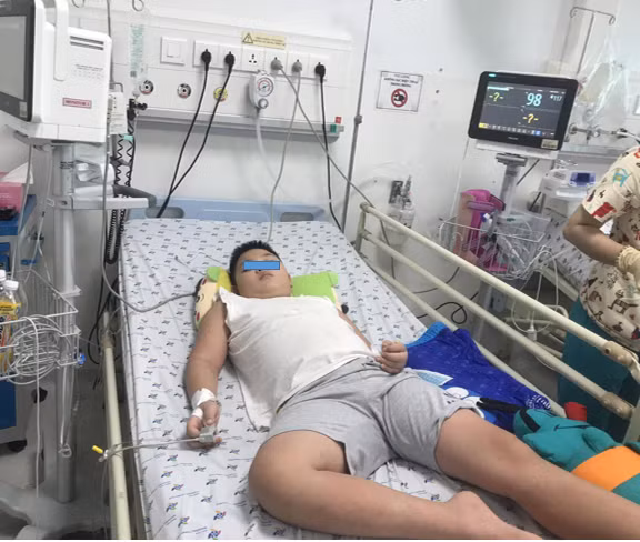 Trẻ sốt xuất huyết điều trị tại Bệnh viện Nhi đồng Thành phố. Ảnh: BVCC