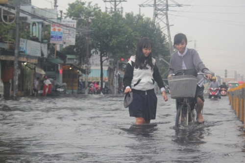 ngập, sài gòn, Kinh Dương Vương, kẹt xe, quận 5 ngập, sài gòn, Kinh Dương Vương, kẹt xe, quận 5