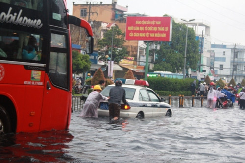 ngập, sài gòn, Kinh Dương Vương, kẹt xe, quận 5 ngập, sài gòn, Kinh Dương Vương, kẹt xe, quận 5