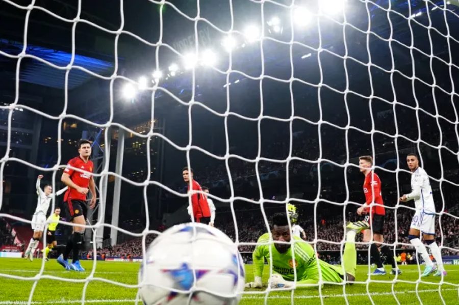 Cột mốc buồn của Mourinho vận vào HLV Ten Hag? ảnh 2