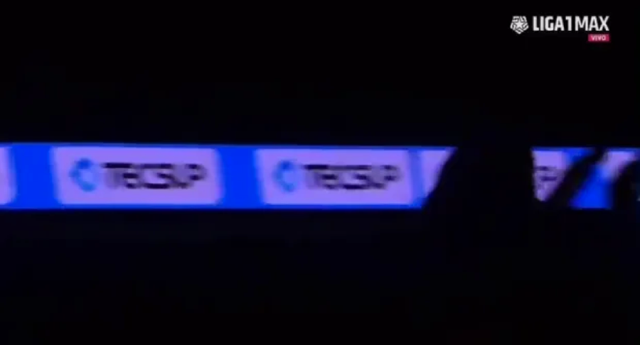 Chủ nhà Alianza Lima lập tức cắt điện nhằm phá hỏng bữa tiệc của nhà tân vô địch Universitario.