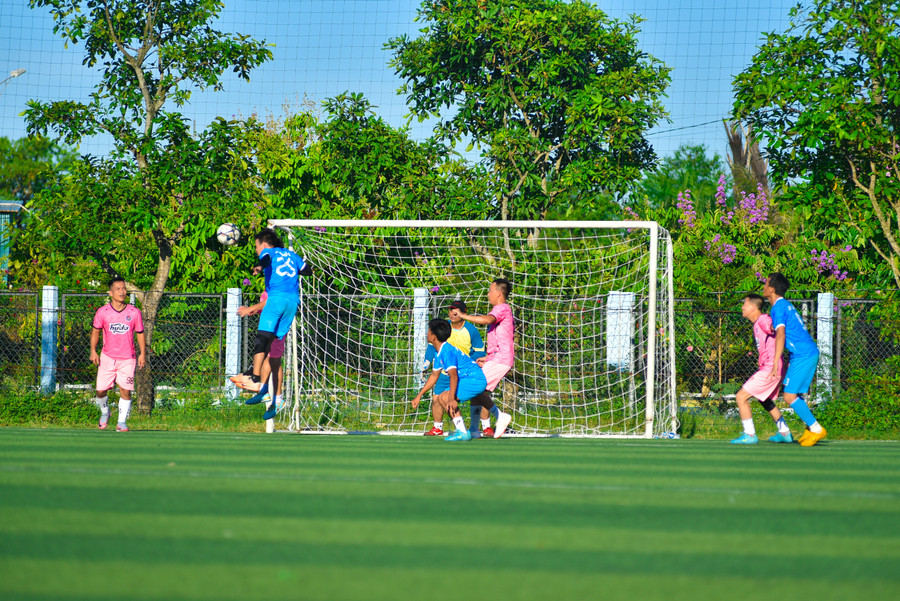 Các trận đấu diễn ra hấp dẫn, kịch tính, cống hiến cho khán giả nhiều bàn thắng đẹp mắt. Các trận đấu diễn ra hấp dẫn, kịch tính, cống hiến cho khán giả nhiều bàn thắng đẹp mắt.