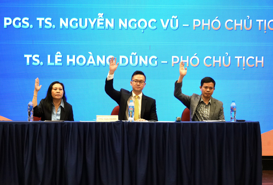 Ban lãnh đạo Hội Nghiên cứu và Giảng dạy tiếng Anh Thành phố Hồ Chí Minh nhiệm kỳ 2023-2028. Ban lãnh đạo Hội Nghiên cứu và Giảng dạy tiếng Anh Thành phố Hồ Chí Minh nhiệm kỳ 2023-2028.