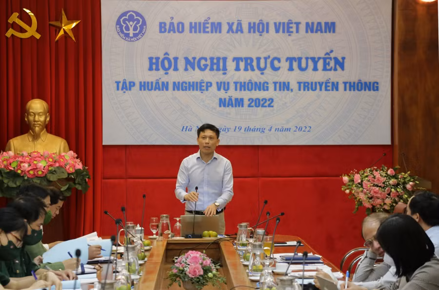 PGS.TS.Nguyễn Thành Lợi – TBT Tạp chí Người làm báo truyền đạt chuyên đề tại Hội nghị.