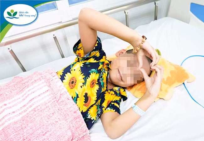 Tình cảm chân thành M.Q gửi đến các y bác sĩ Bệnh viện Nhi Trung ương vừa cứu sống mình. Nguồn: BV Nhi Trung ương.