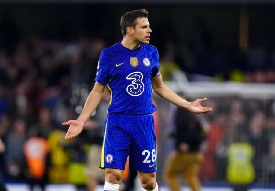 Azpilicueta ban đầu bối rối khi bị người hâm mộ chỉ trích mình.