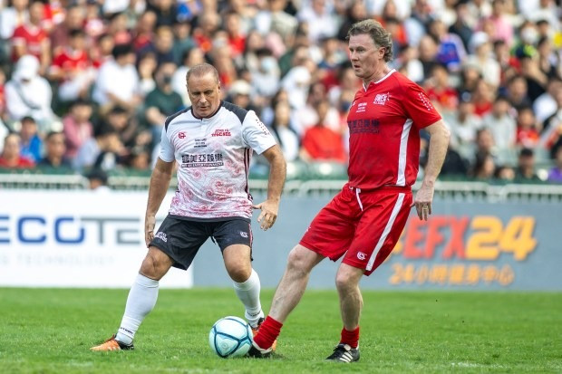 Steve McManaman (phải) sẽ làm đội trưởng đội tuyển Anh. Steve McManaman (phải) sẽ làm đội trưởng đội tuyển Anh.