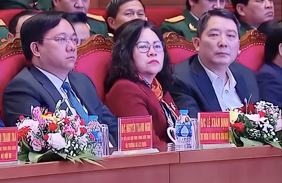 Thứ trưởng Bộ Giáo dục và Đào tạo Ngô Thị Minh (giữa). Thứ trưởng Bộ Giáo dục và Đào tạo Ngô Thị Minh (giữa).