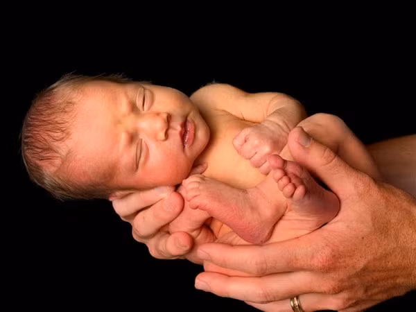 Khi vừa chào đời, trẻ sẽ không có nước mắt.