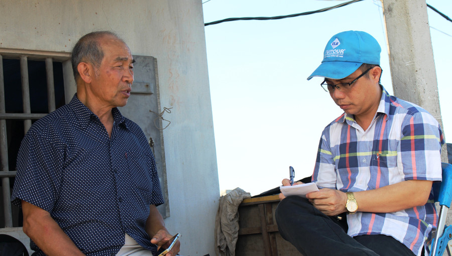 GS.TSKH Vương Khả Cúc trò chuyện với phóng viên. GS.TSKH Vương Khả Cúc trò chuyện với phóng viên.