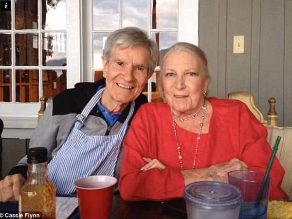 Tìm được nhẫn cưới sau gần 40 năm đánh rơi