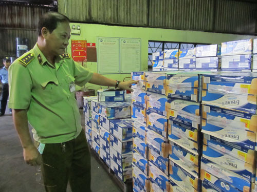 Tiêu hủy 43.000 chai sữa Ensure ảnh 1 Lô sữa Ensure nhập lậu. Ảnh: MINH KHANH