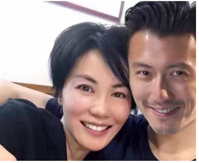 Hé lộ nguyên nhân vụ ly hôn giữa Vương Phi và Lý Á Bằng