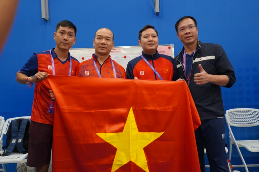 Việt Nam đoạt 1 Huy chương Bạc nhờ công của xạ thủ Hữu Vương. Việt Nam đoạt 1 Huy chương Bạc nhờ công của xạ thủ Hữu Vương.